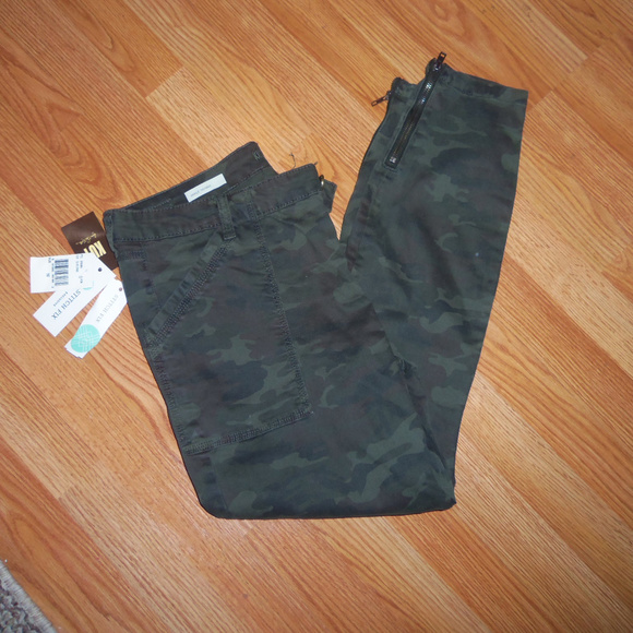 kut from the kloth theresa zipper detail